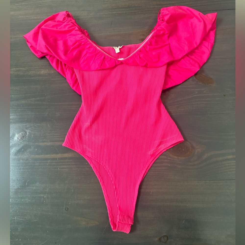 Flying Tomato Magenta ruffle bodysuit size M NWT
